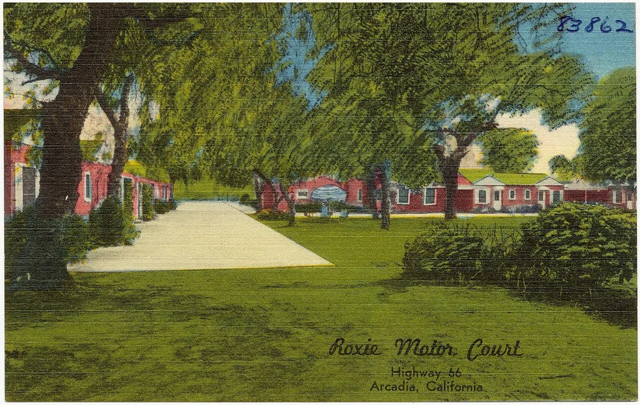 Vintage photo of the Roxie Motor Court on old Highway 66 in Arcadia